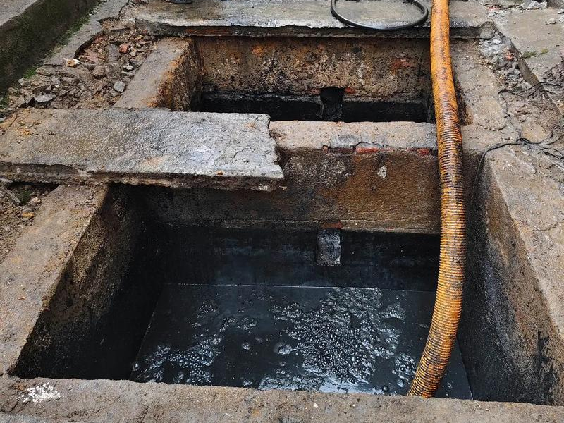 公教清理化粪池